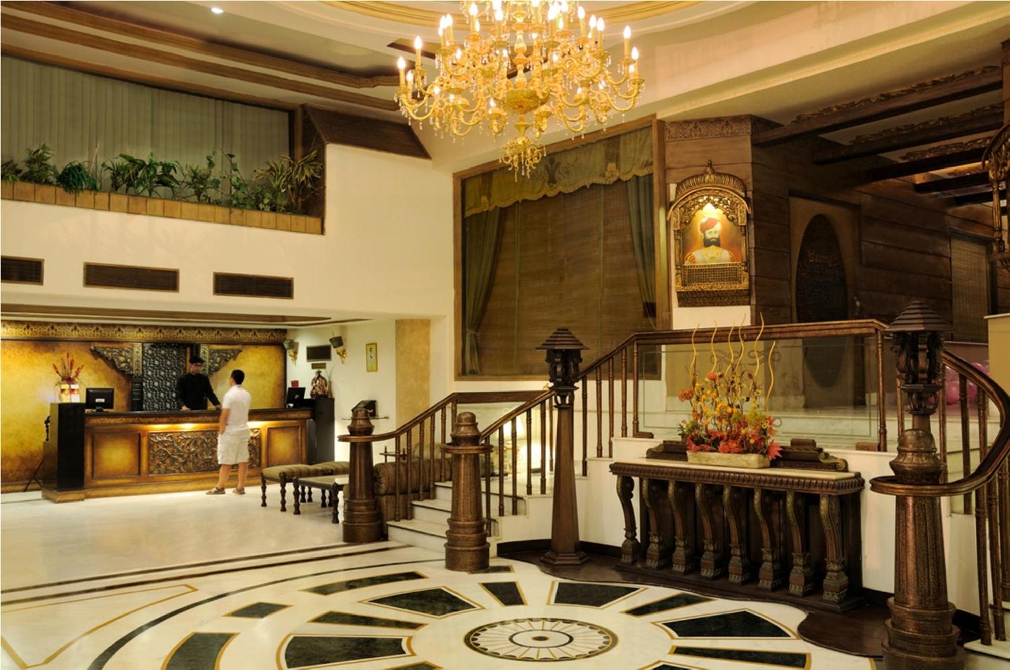 Hotel Maharaja Regency Лудхиана Экстерьер фото