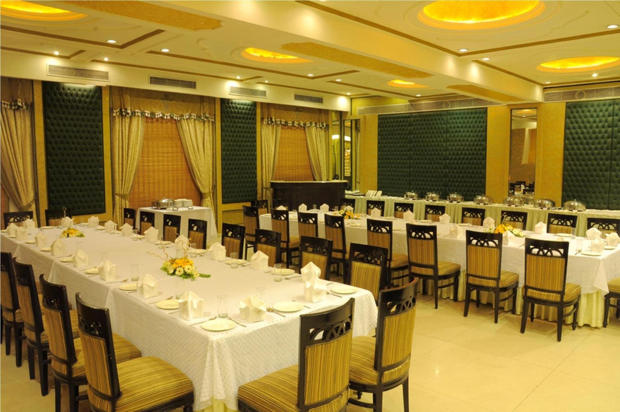 Hotel Maharaja Regency Лудхиана Экстерьер фото