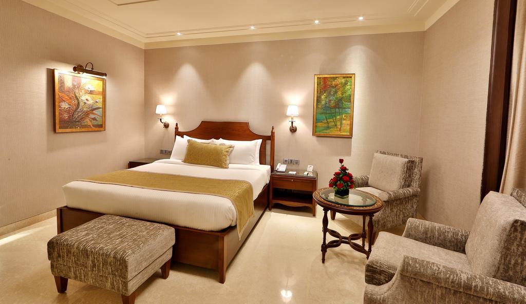 Hotel Maharaja Regency Лудхиана Экстерьер фото