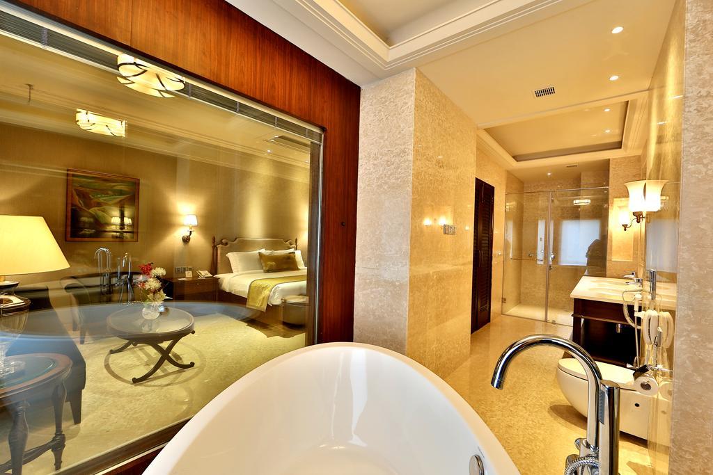 Hotel Maharaja Regency Лудхиана Экстерьер фото